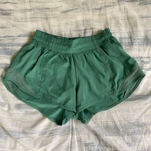 LULULEMON Hotty Hot Short 2.5”